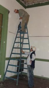 Con el aporte de azuleos: Comienzan a repararse los techos de Casa Ronco
